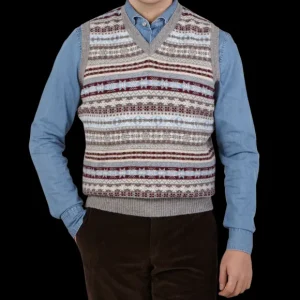 William Lockie Knitwear | Light Grey Fair Isle V-Neck Lambswool Slipover