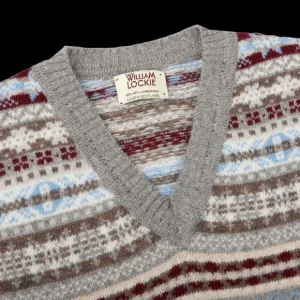 William Lockie Knitwear | Light Grey Fair Isle V-Neck Lambswool Slipover