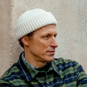 William Lockie Beanies | White Undyed Cashmere Ribbed Short Beanie